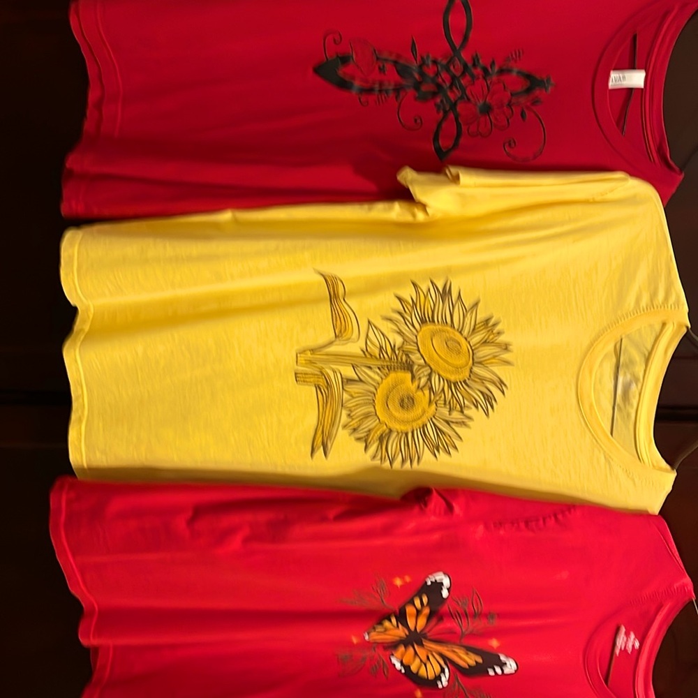 Women’s  t-shirts